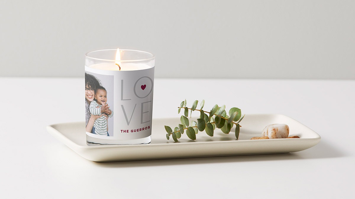 featured image for custom candle with personalized text and pictures